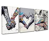 Banksy Street Art Decor Lovers Holding Hands Painting Graffiti Bild Romantische Herz Wandkunst 3-teilig Druck auf Leinwand halten Hände Kunstwerk Wohnzimmer Heimdekoration gerahmt fertig zum Aufhängen