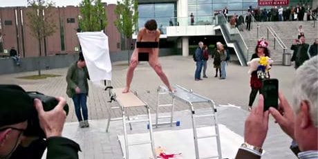 Milo Moiré Plopegg eier vagina